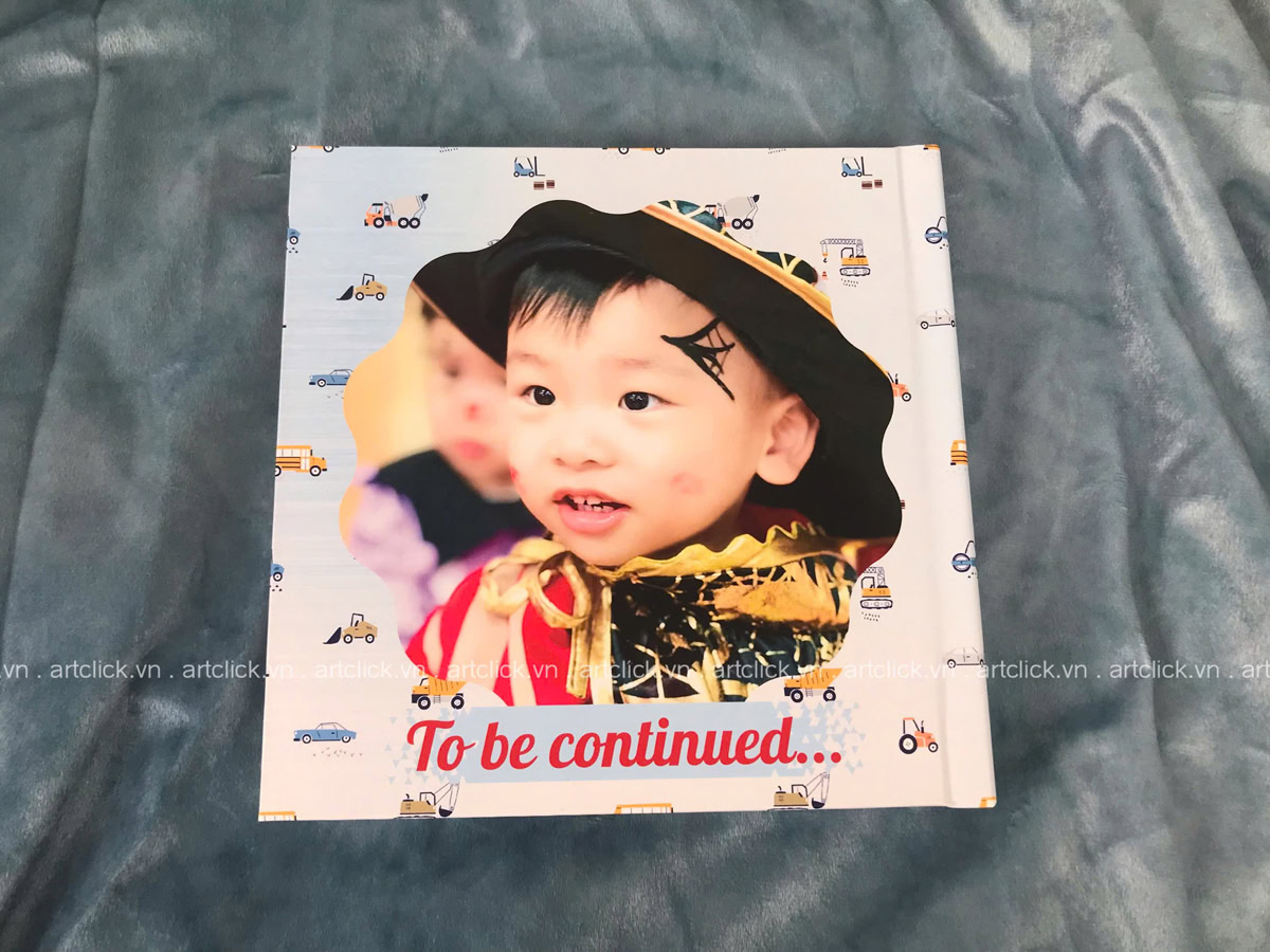 em bé chụp ảnh