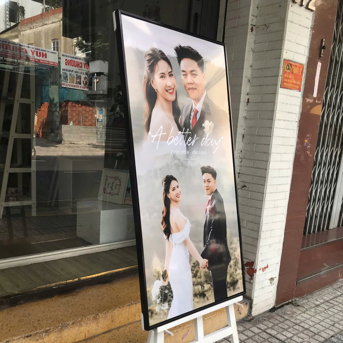 giá in hình cổng đám cưới