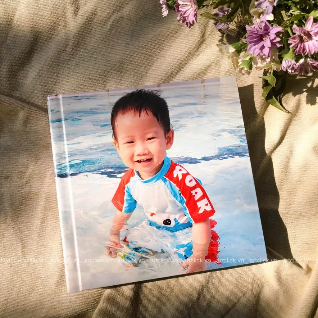 chụp hình cho em bé