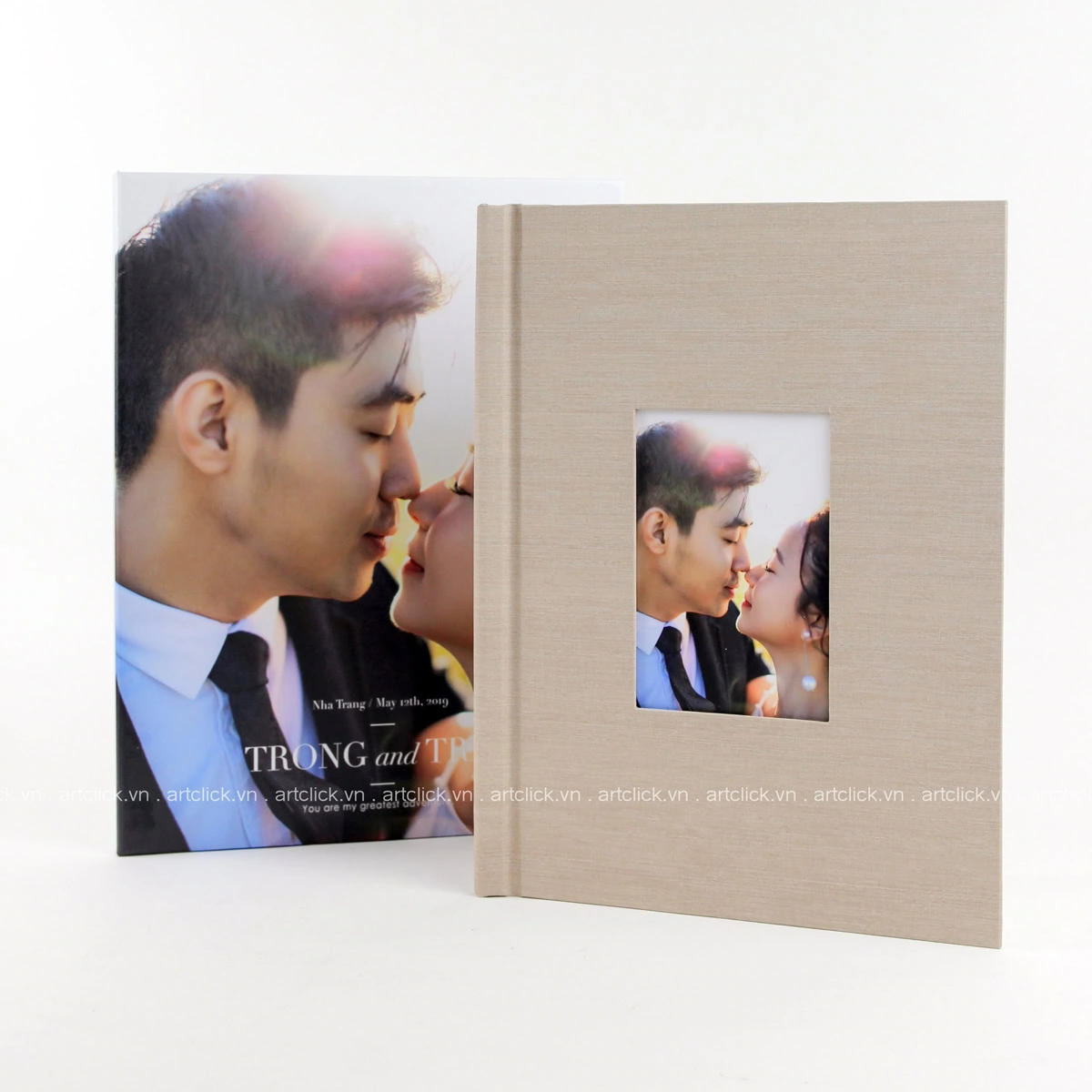 Photobook Bìa Vải Khoét Lỗ (Đứng)